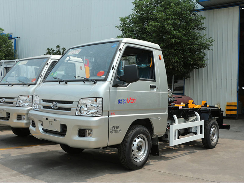 福田馭菱勾臂式垃圾車