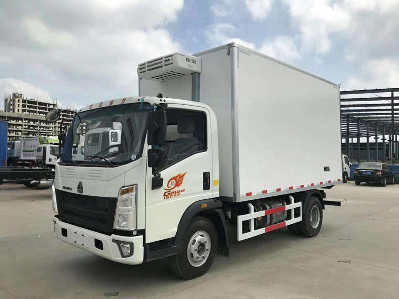 重汽豪沃冷藏車-廂長4.2米