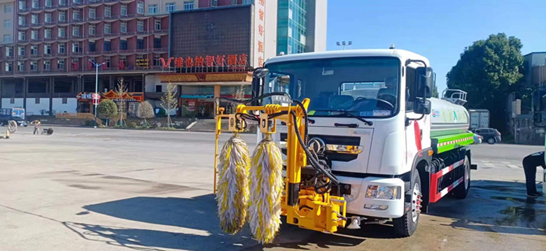 護欄清洗車的分類及優勢