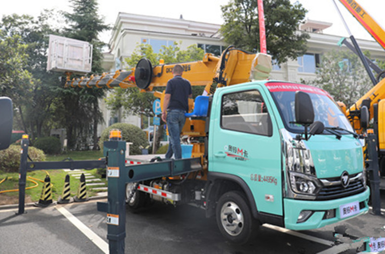 福田奧鈴藍牌國六30米伸縮臂式高空作業車推薦
