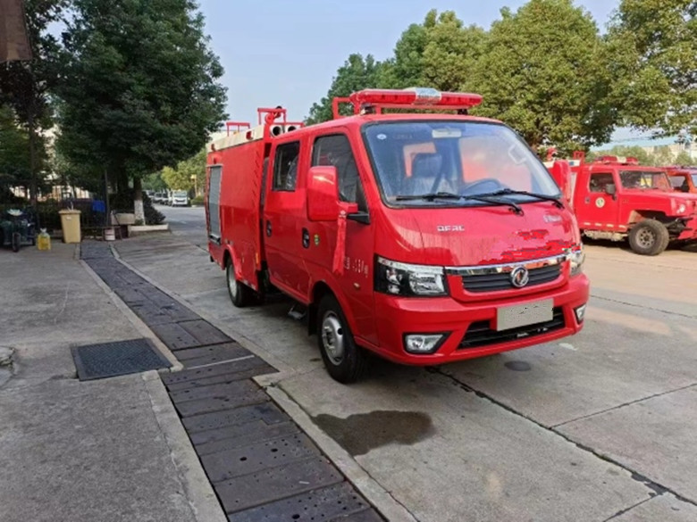 小型東風途逸國六雙排水罐消防車推薦