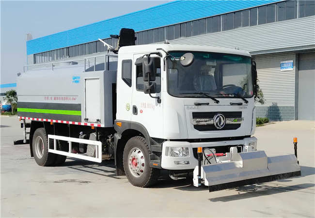 國六東風D9清洗車