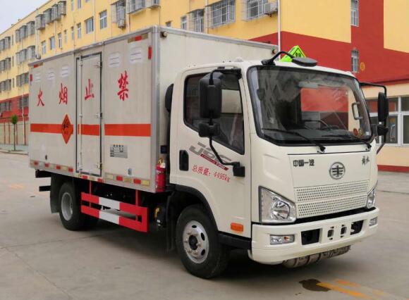 球盟会APP手机登录威牌CLW5040XQYC6型爆破器材運輸車